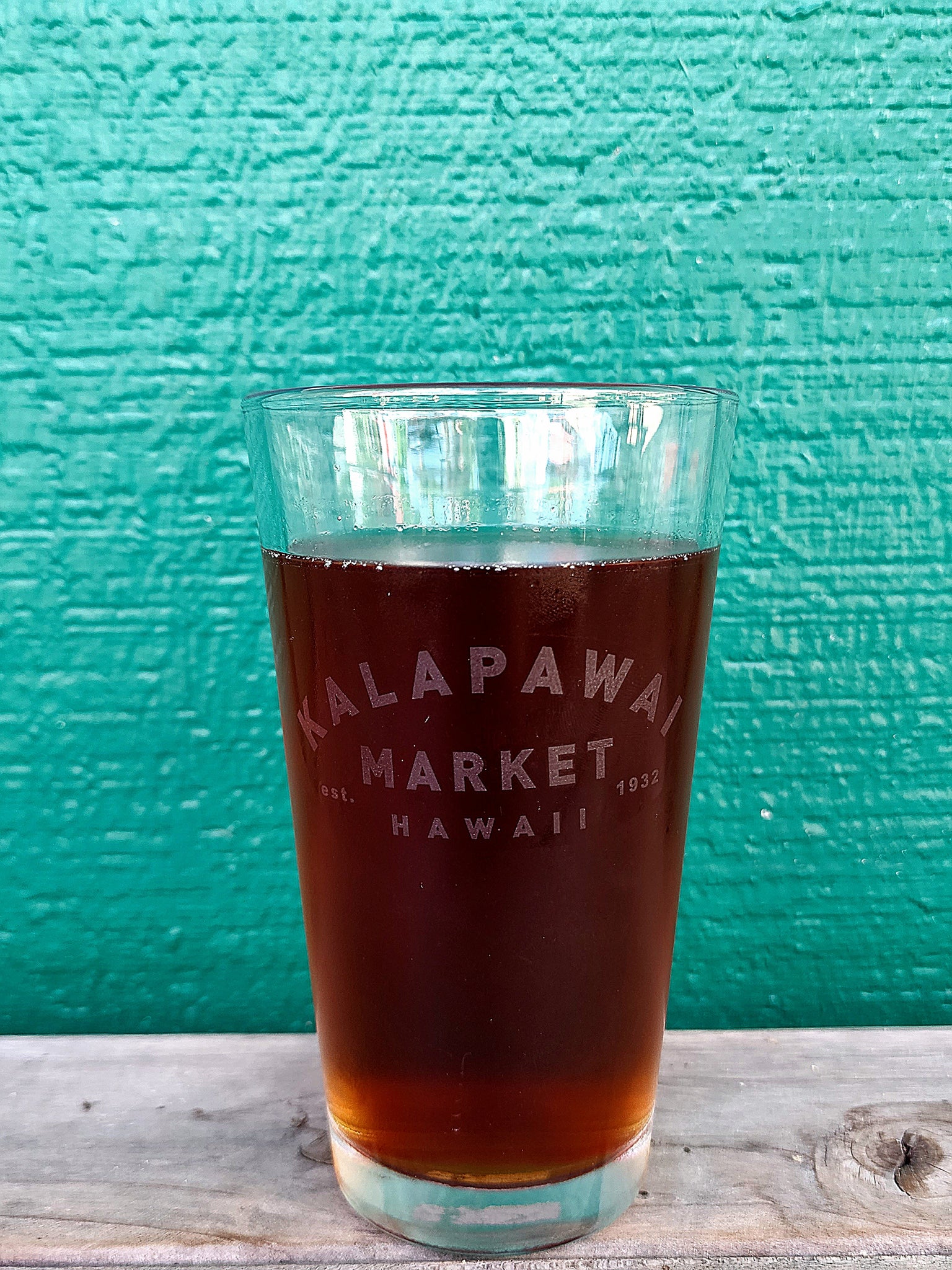 16oz Pint glass with Kalapawai Market on it.